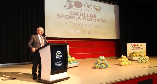 Başkan Köşker’den okullara sportif destek