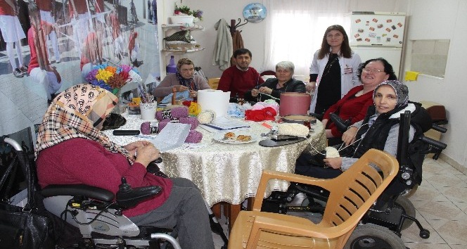 Karadeniz Omurilik Felçlileri Derneğinde örgü kursu açıldı