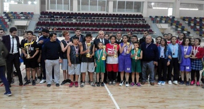 Yıldızlarda basketbolun şampiyonları belli oldu