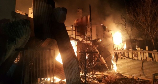 Giresun’da 4 ev, 1 odunluk kül oldu