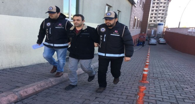 PKK propagandası yapan şahıs kaçak sigara ile yakalandı