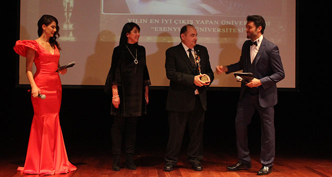 “Yılın En İyi Çıkış Yapan Üniversitesi” ödülü Esenyurt Üniversitesi’nin oldu
