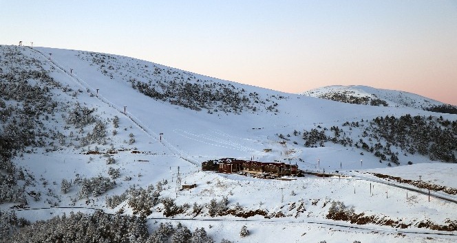 Zigana dağında kar kalınlığı 50 santimetreye ulaştı