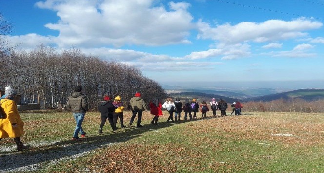 İlkadımlı gençlere doğa kampı eğitimi