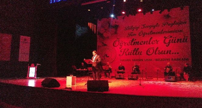 Ahmet Özhan en güzel parçalarını öğretmenler için seslendirdi