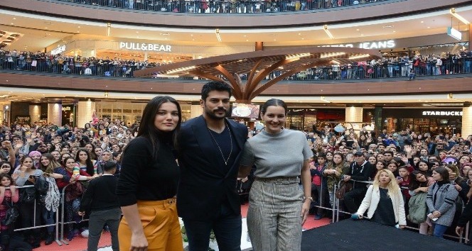 Kardeşim Benim 2’nin İzmir gösteriminde izdiham kalabalık