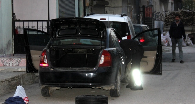 Adana&#039;da sokak ortasında silahlı saldırı: 1 ölü, 1 yaralı