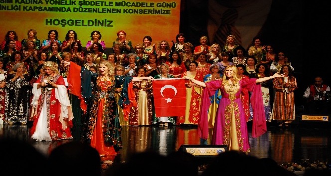 Nilüfer Kadın Korosu sıra gecesi ile coşturdu