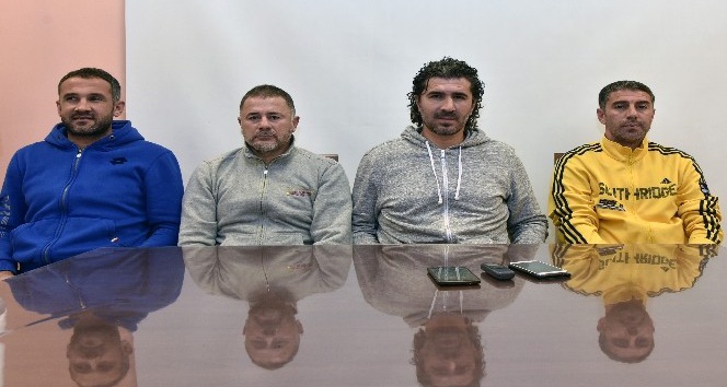 TFF 2.lig: Gümüşhanespor’un yeni teknik patronu Ahmet Yıldırım basınla buluştu