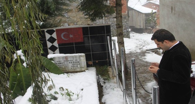 Giresun’un Espiye ilçe kaymakamı şehit ailelerini ziyaret etti. Mehmetçik ile yemekte buluştu