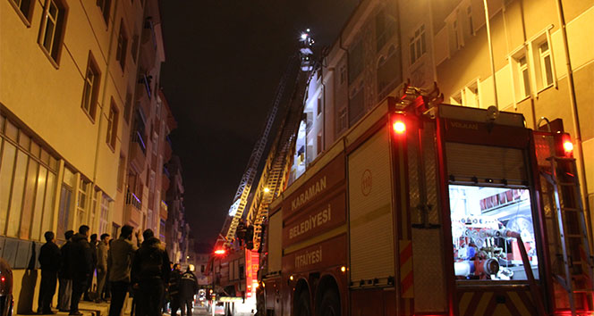 Karaman’da 5 katlı apartmanın teras katında çıkan yangın korkuttu