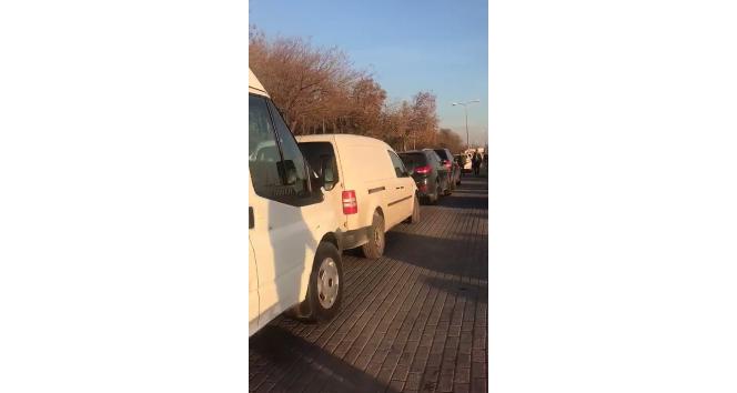 Otoparka dönen kaldırım vatandaşları isyan ettirdi