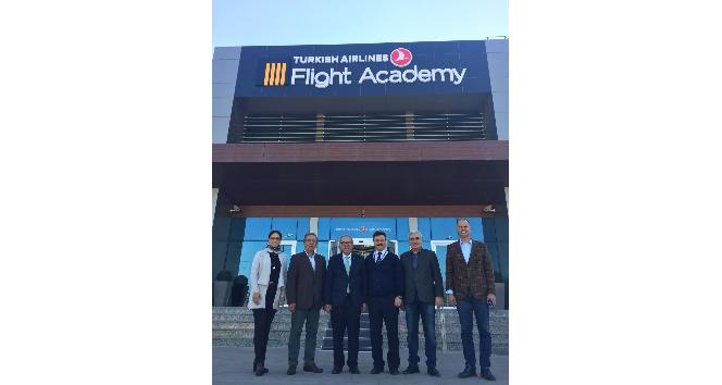 AYSO Yönetimi Çıldır Havalimanı ve Uçuş Okulu’nu ziyaret etti