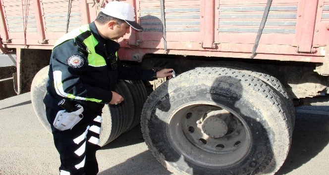 Yozgat’ta trafik ekipleri kış lastiği denetimi yaptı