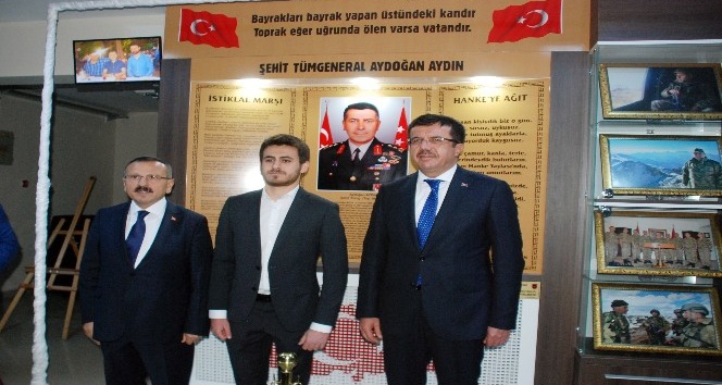 Bakan Zeybekci, Şehit General Aydoğan Aydın’ı anma programına katıldı