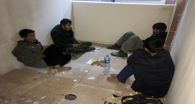 Dışarıda kalan Afgan uyruklu 4 kişiye otogar görevlileri sahip çıktı