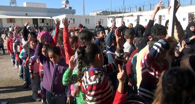 Kilis’te Suriyeli yetim çocuklara mont ve ayakkabı dağıtıldı