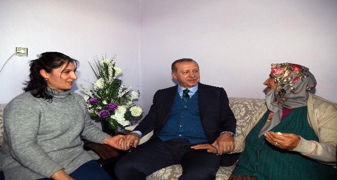 Cumhurbaşkanı Erdoğan, Başbakan olduğu dönemde ziyaret ettiği aileyi bugün ikinci kez ziyaret etti