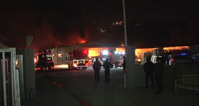 İstanbul Alibeyköy&#039;de yangın çıktı