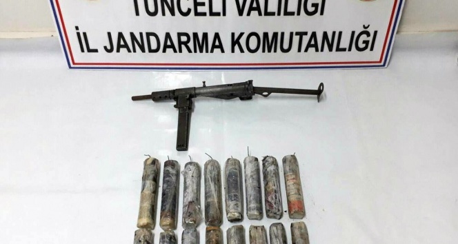 Tunceli&#039;de sığınakta patlayıcı ve makinalı tüfek ele geçirildi