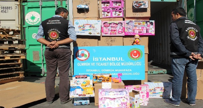 Gümrük muhafaza ekipleri 4 konteyner içinde kaçak oyuncak ele geçirdi