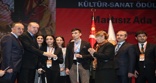 Cumhurbaşkanı Erdoğan’dan Bağcılar Belediyesi’ne &quot;Engelleri Aşanlar” ödülü
