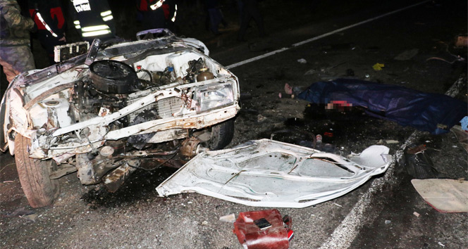 Diyarbakır’daki feci kazada otomobil ikiye ayrıldı: 2 ölü, 2 yaralı
