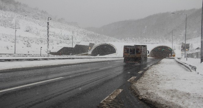 Bolu Dağı’nda kar yağışı aralıksız devam ediyor