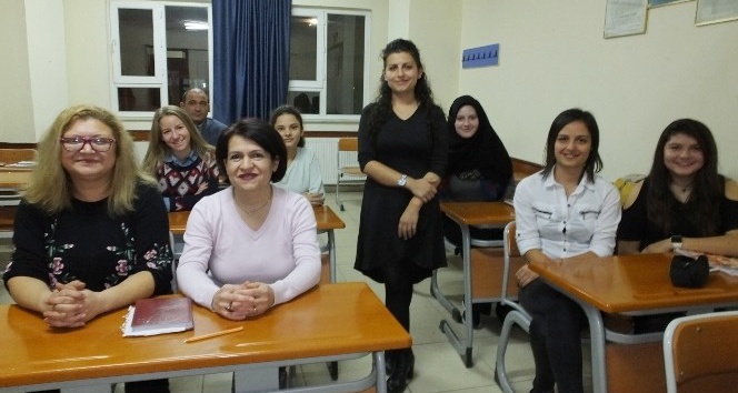 Duymayanlara yardımcı olabilmek için işaret dili öğrendiler