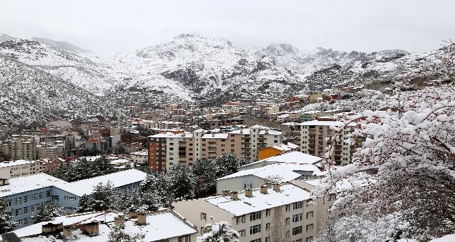 Gümüşhane beyaz gelinliğini giydi