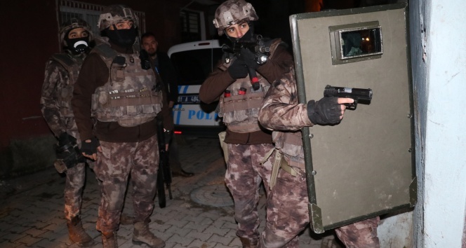 Adana’da DEAŞ operasyonu: 12 Suriyeliye gözaltı