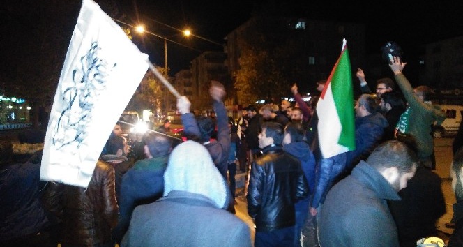ABD temsilciliği önünde dualı Kudüs protestosu