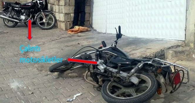Çaldıkları motosikletleri satmaya götürürken polise yakalandılar