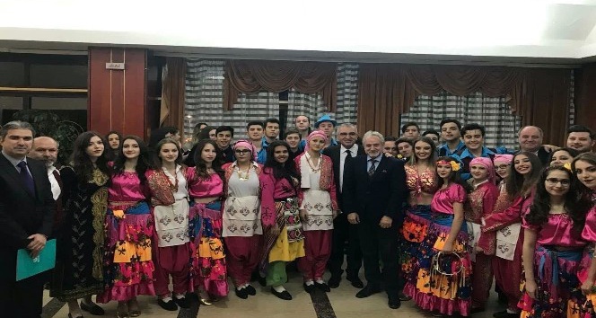 Edirne Belediyesi halk oyunları ekibi Karadağ’ı fethetti