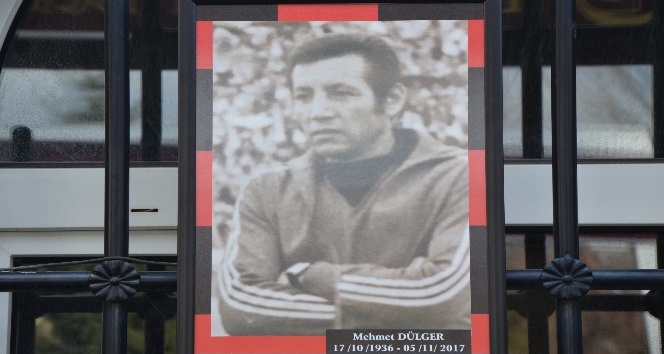 Eskişehirspor’un eski kaptanlarından Mehmet Dülger son yolculuğuna uğurlandı