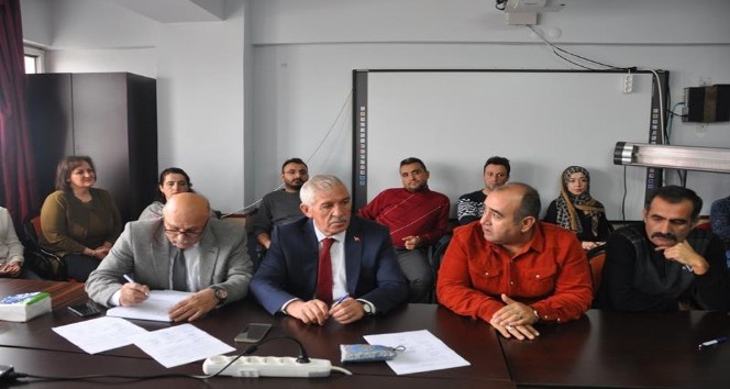 İl Milli Eğitim Müdürü Osman Elmalı Kitap Yazım Komisyonları ile toplantı yaptı