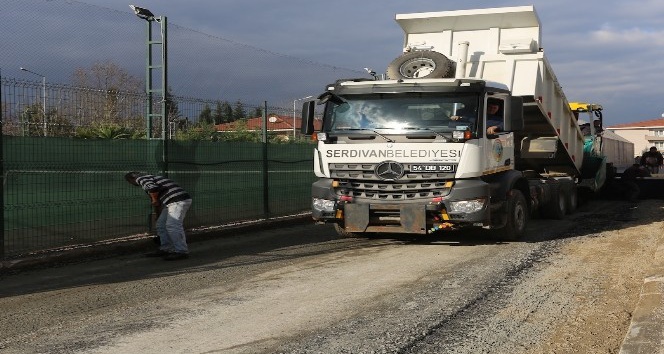 Serdivan’da 160 farklı noktada asfalt çalışması yapıldı