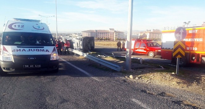 Siirt’te kamyon devrildi: 4 yaralı