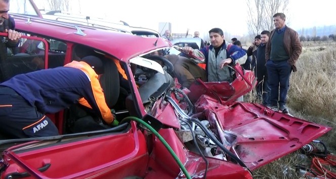 Erzincan’da trafik kazası: 2 ölü, 4 yaralı