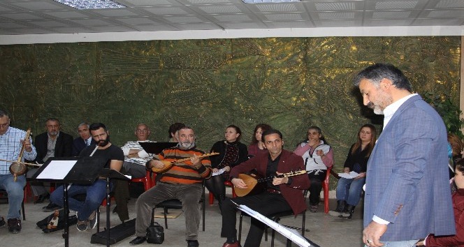 Gündüz tamirci, gece solist