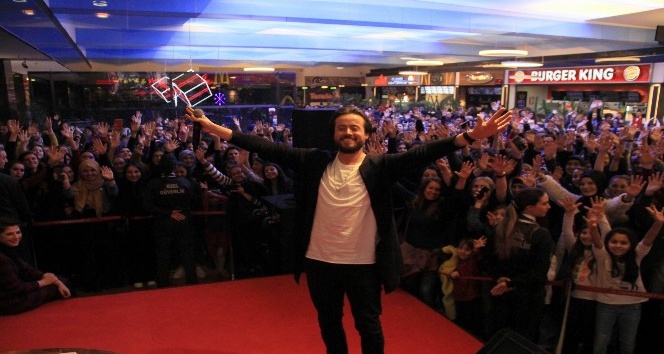 Ünlü şarkıcı Aydın Kurtoğlu Samsunlularla buluştu