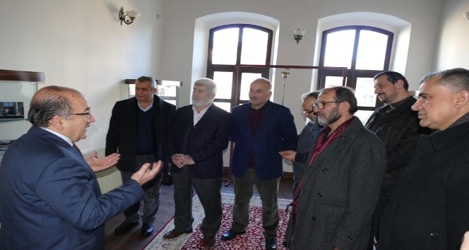 Başkan Gümrükçüoğlu, STK yetkilileri  ile istişare toplantısı gerçekleştirdi