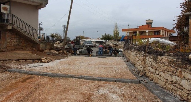 Hani’nin kırsal mahallelerinde yol yapım çalışması sürüyor