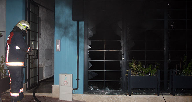 Beyoğlu’nda ofiste çıkan yangında 1 kişi mahsur kaldı