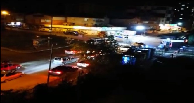 (Özel Haber) Trafik magandaları yolu kapattı vatandaşlar isyan etti