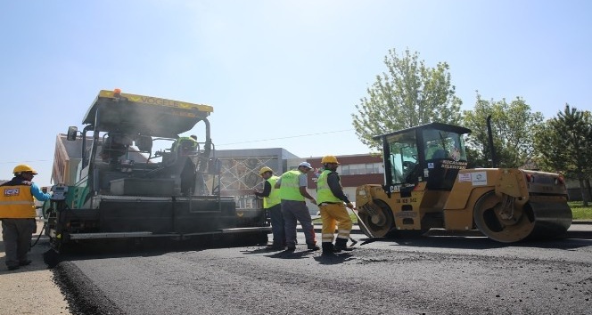 Kocasinan Belediyesi 2017 yılında 260 bin ton asfalt serdi, 180 kilometre yol yaptı