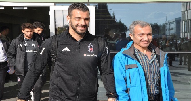 Beşiktaş kupa maçı için İzmir’e geldi
