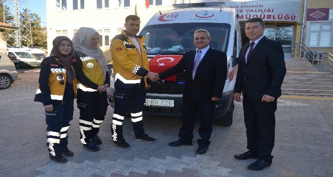 Sağlık Bakanlığından gönderilen 3 ambulans ilçelere teslim edildi