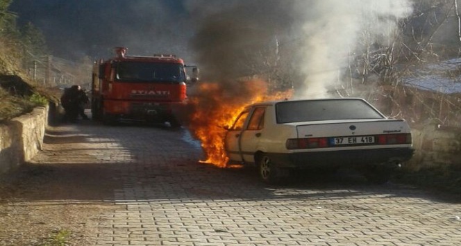 Kastamonu’da seyir halindeki otomobil yandı