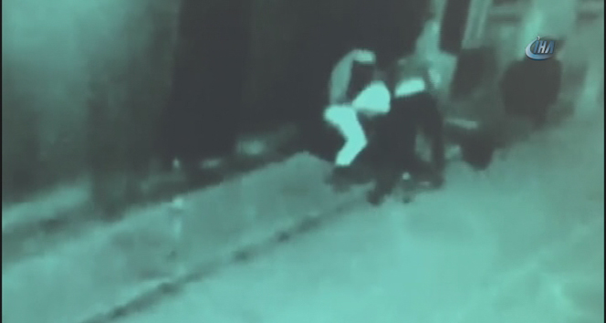 Özel harekat polisinin karıştığı bar çıkışındaki kavga güvenlik kameralarına yansıdı